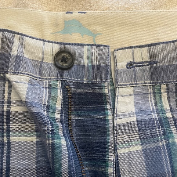 Tommy Bahama men’s shorts. Waist size 33” Multi Colored Pattern. - Picture 7 of 9